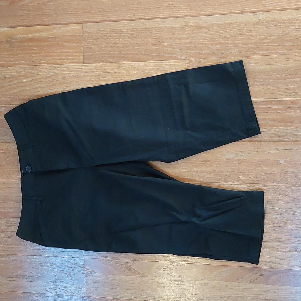St. John’s Bay Womens 10 Black Capris Stretch with Pockets